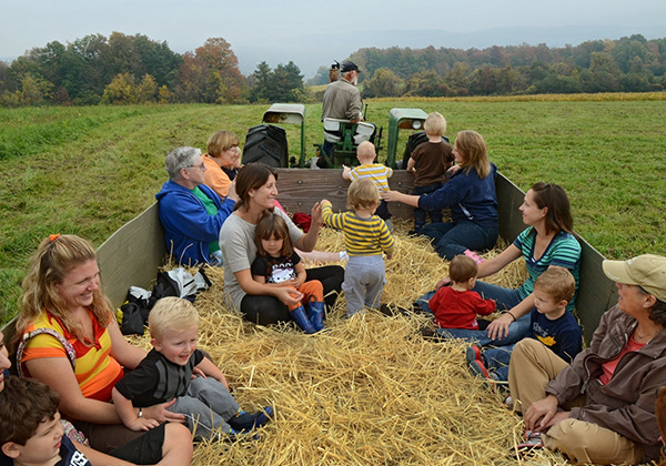 activities_0009_Hay Rides